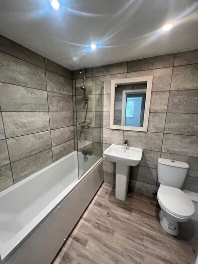2 Bedroom Flat To Rent In Richmond Park Road, Richmond Court, BH8