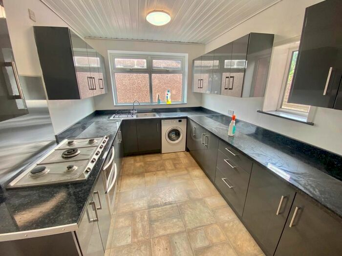 4 Bedroom Property To Rent In Mountjoy Road, Huddersfield, HD1