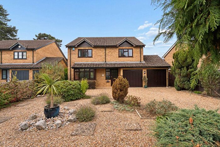 4 Bedroom Detached House To Rent In Lincoln Gardens, Twyford, Reading, Berkshire, RG10