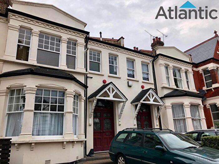 2 Bedroom Flat To Rent In Grovelands Road, Palmers Green, N13