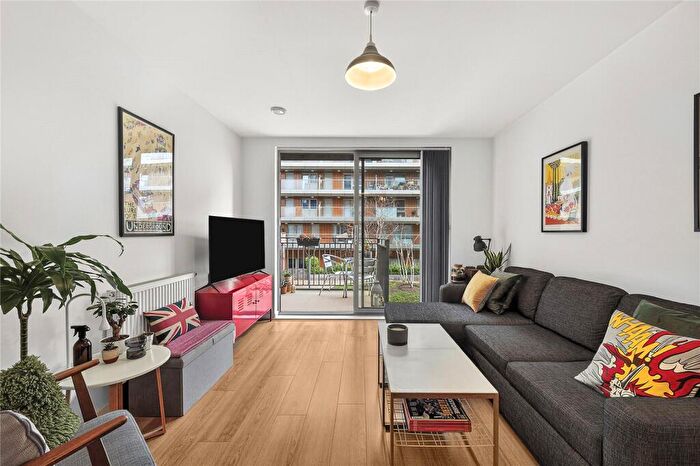 1 Bedroom Flat For Sale In Coster Avenue, London, N4