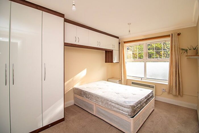 1 Bedroom Flat To Rent In St. Helen's Road, London, SW16