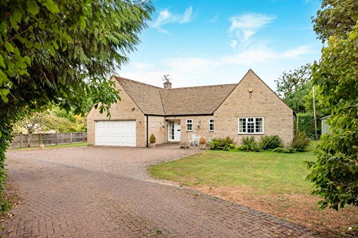 2 Bedroom Bungalow For Sale In Waterloo Lane, Fairford, Gloucestershire, GL7