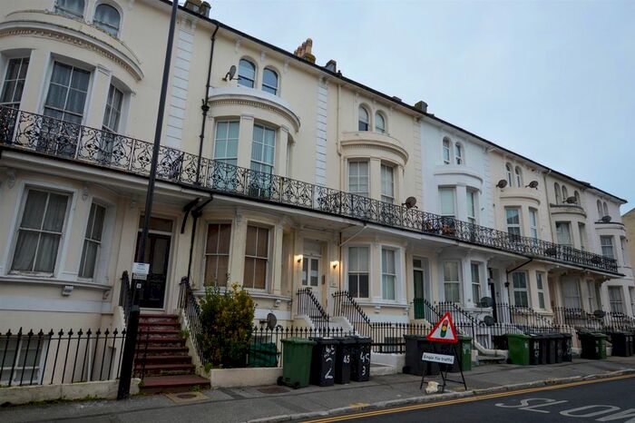 2 Bedroom Flat To Rent In Cavendish Place, Eastbourne BN21