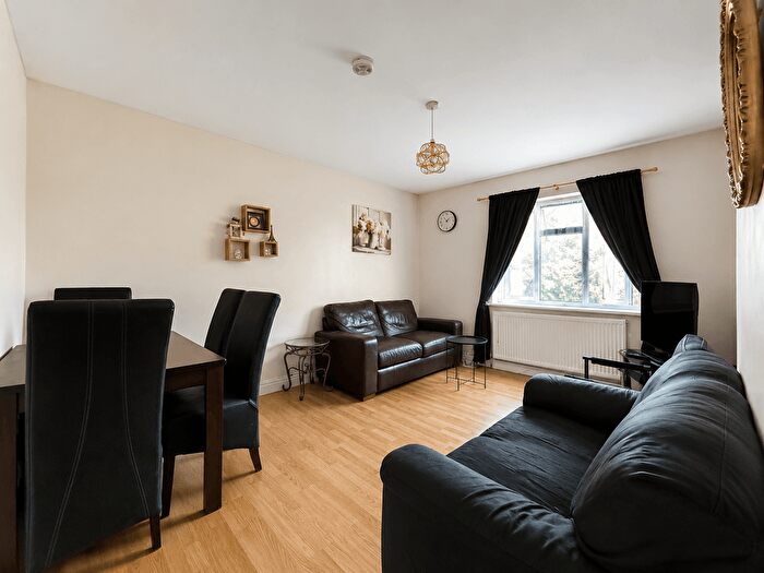3 Bedroom Flat To Rent In Nelson Road Whitton, TW2