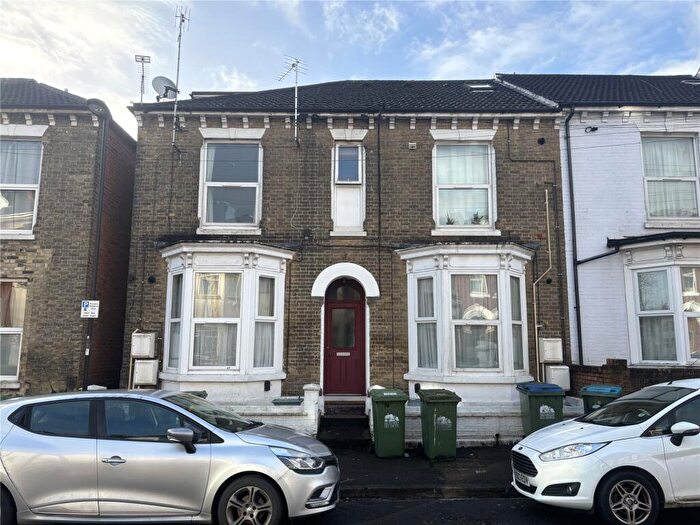 Flat To Rent In Ordnance Road, Southampton, Hampshire, SO15