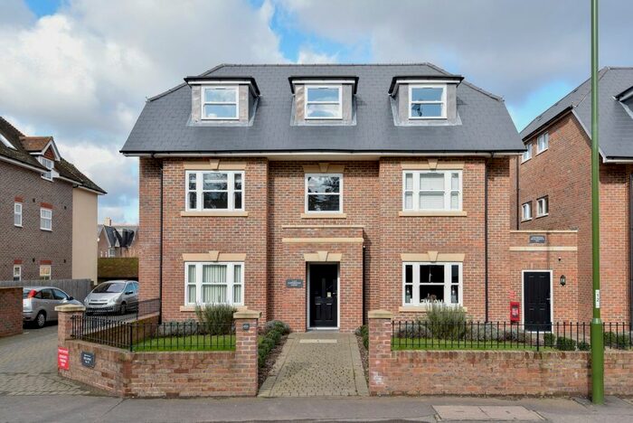 1 Bedroom Flat To Rent In Sydney Road, Haywards Heath, RH16