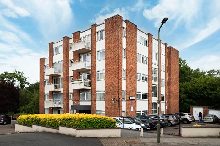 2 Bedroom Apartment For Sale In Woodlands, London, Greater London, NW11