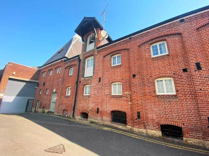 2 Bedroom Flat To Rent In Roper Road, Canterbury, CT2