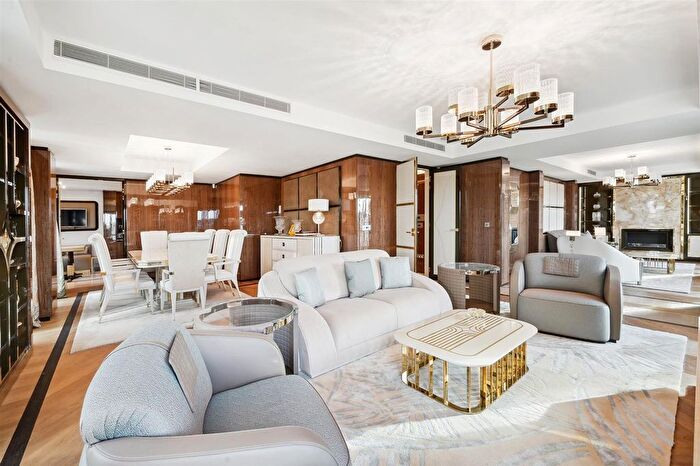 4 Bedroom Flat For Sale In Lancelot Place, London, SW7