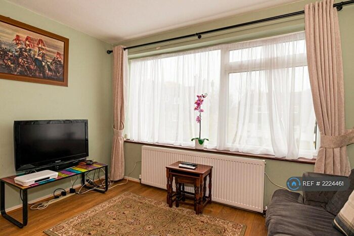 3 Bedroom Flat To Rent In Park Road High Barnet, High Barnet, Barnet, EN5