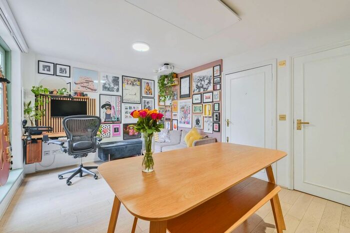 1 Bedroom Flat For Sale In Bateman Street, Soho, London, W1D