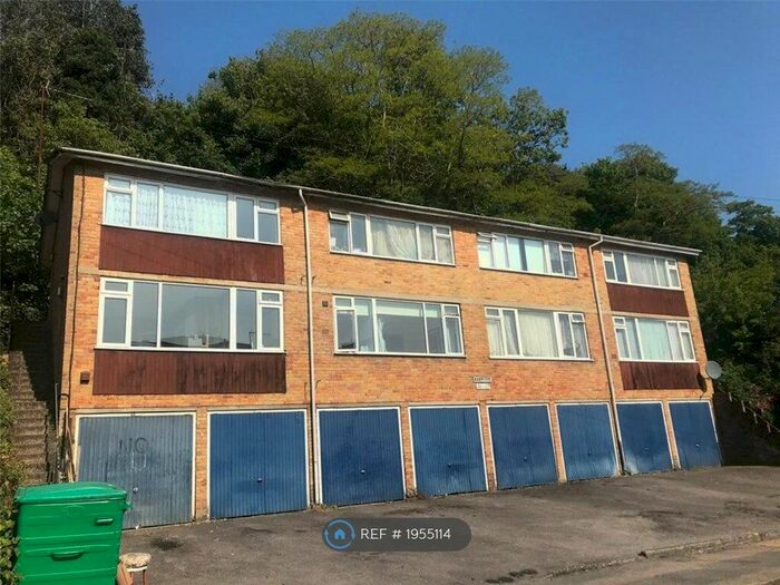 1 Bedroom Flat To Rent In Garlands Road, Redhill, RH1