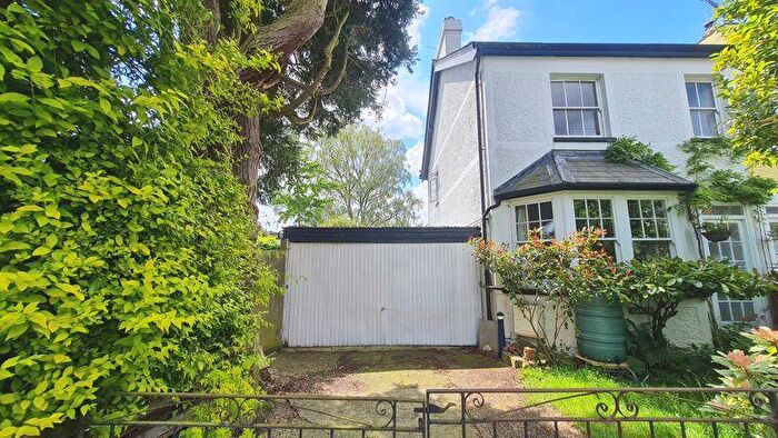 4 Bedroom House For Sale In Meadow Walk, Walton On The Hill, KT20