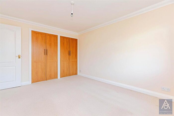 2 Bedroom Bungalow For Sale In Elm Drive, Deanshanger, Milton Keynes, MK19