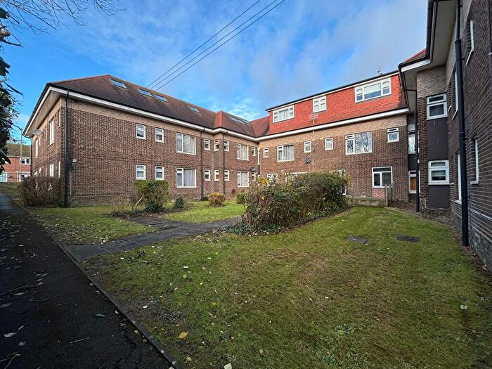 1 Bedroom Flat To Rent In Claylands Road, Winchester, SO32