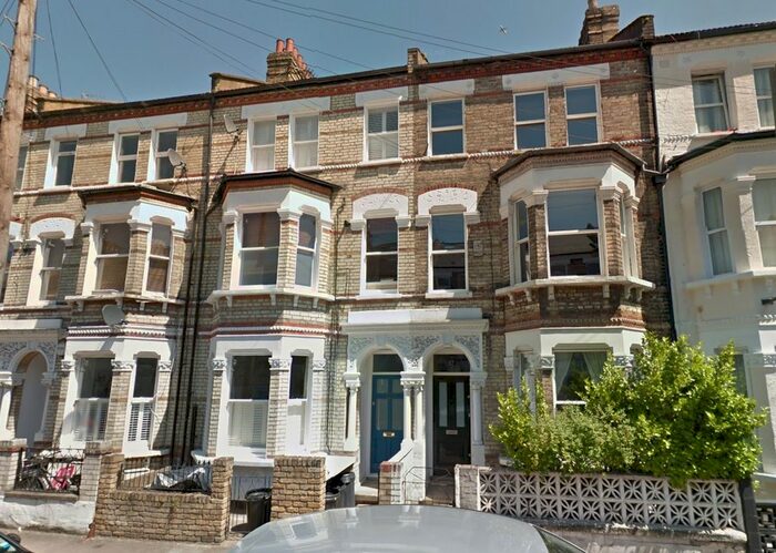 2 Bedroom Flat To Rent In Sangora Road, London, SW11