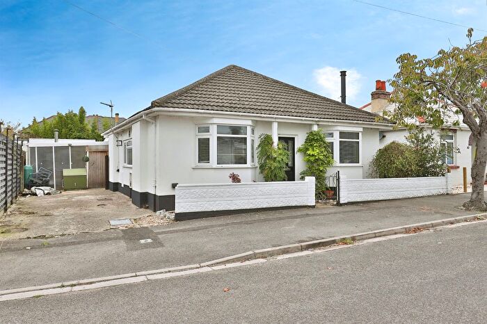 3 Bedroom Bungalow For Sale In Stroud Park Avenue, Christchurch, BH23