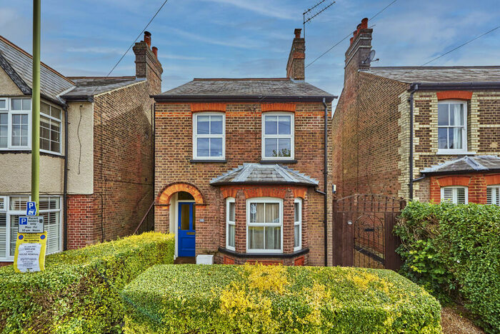 1 Bedroom Maisonette To Rent In Cowper Road, Harpenden, Hertfordshire, AL5