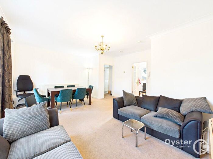 2 Bedroom Flat To Rent In Stonegrove, Regents Court Stonegrove, HA8