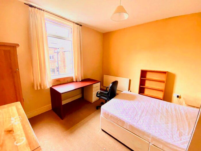 6 Bedroom House To Rent In Argyle Avenue, Manchester, M14