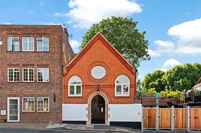 2 Bedroom Flat To Rent In Friars Lane, Richmond, TW9