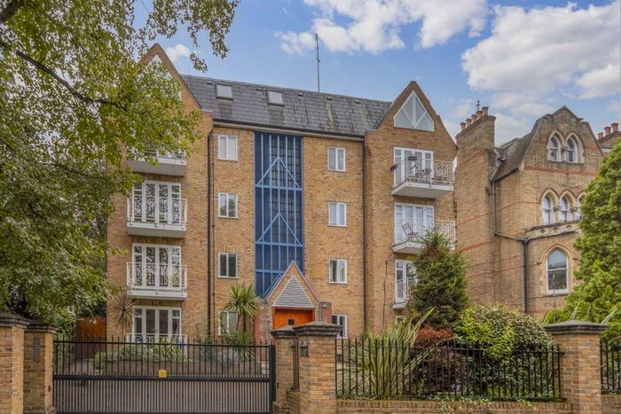2 Bedroom Flat To Rent In Crescent Road, London, N8