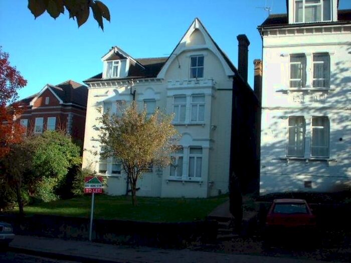 1 Bedroom Flat To Rent In Normanton Road, South Croydon, Surrey, CR2