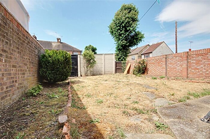 3 Bedroom End Of Terrace House To Rent In Ferndale Road, Enfield, EN3