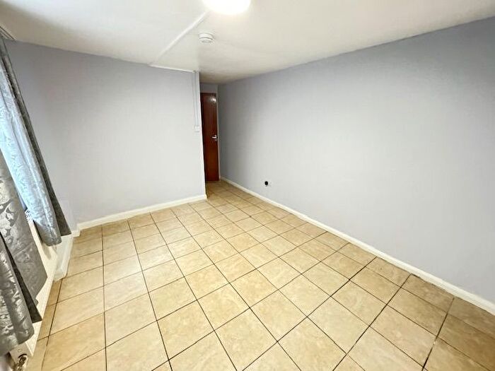 3 Bedroom Flat To Rent In Wightman Road, Turnpike Lane, N8