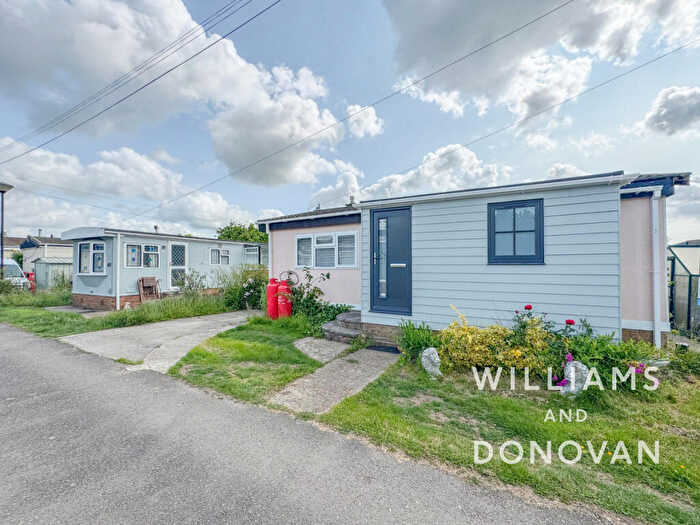 2 Bedroom Park Home For Sale In The Dome Village, Hockley, SS5