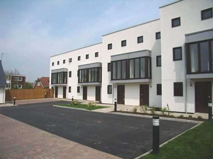 3 Bedroom Town House For Sale In Hallowell Gardens, Thornton Heath, CR7