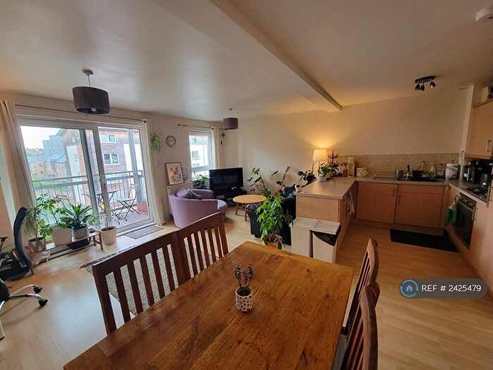 2 Bedroom Flat To Rent In Albion Gardens, Edinburgh, EH7