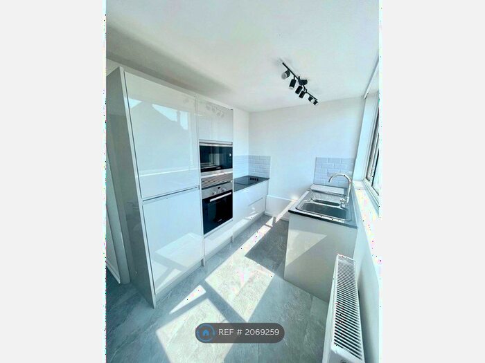 1 Bedroom Flat To Rent In Western Road, Billericay, CM12