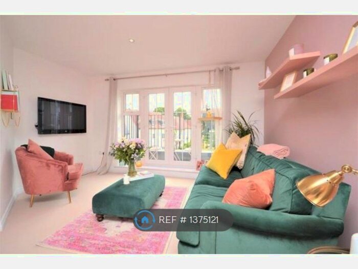 1 Bedroom Flat To Rent In Lambourne Chase, Chelmsford, CM2