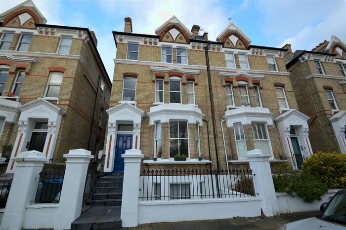 Studio To Rent In St. Andrews Square, Surbiton, KT6