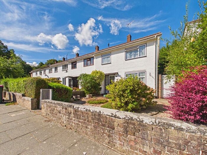 3 Bedroom End Of Terrace House For Sale In Gloucester Road, Crawley, RH10