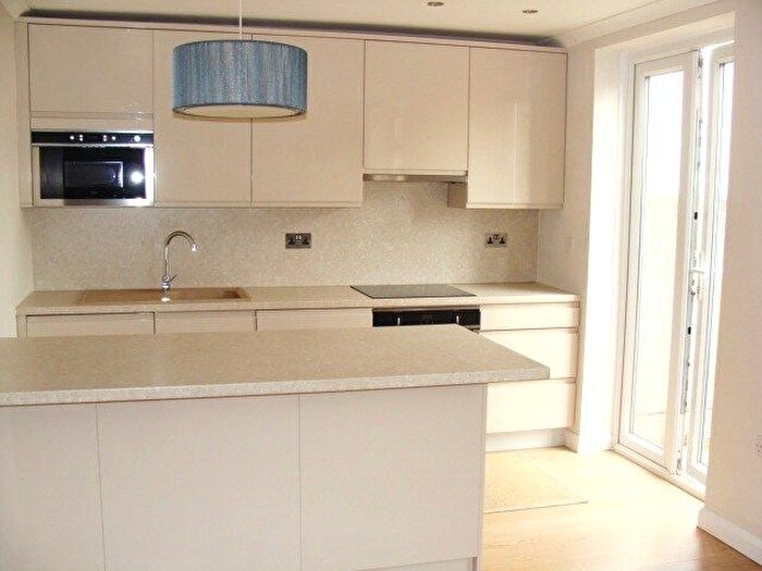 2 Bedroom Semi-Detached House To Rent In Sutton Road, Hounslow, TW5