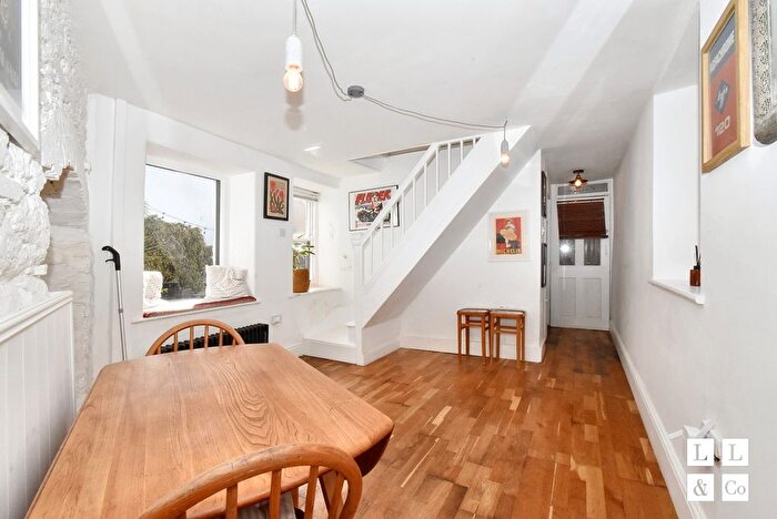 4 Bedroom Terraced House To Rent In Broad Street, Penryn, TR10