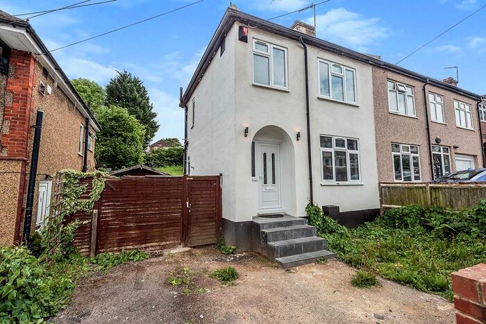 3 Bedroom Semi-Detached House To Rent In West Valley Road, Hemel Hempstead, Hertfordshire, HP3