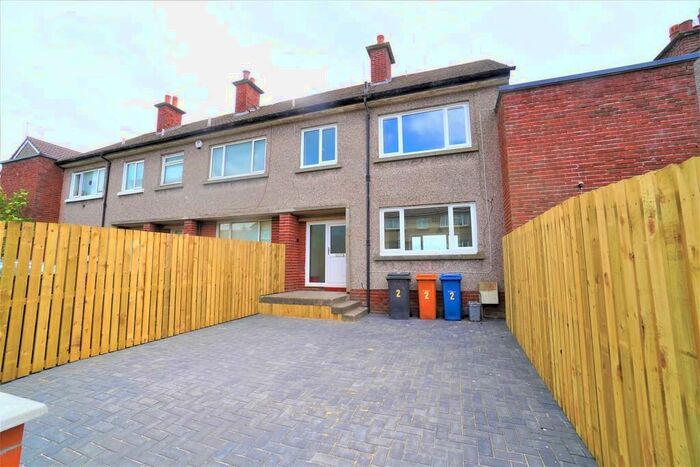 3 Bedroom End Of Terrace House To Rent In Lyle Square, Milngavie, G62