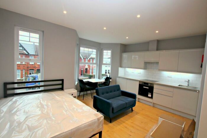 Flat To Rent In Melrose Ave, Willesden Green, NW2