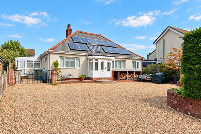 3 Bedroom Detached Bungalow For Sale In Station Road, Park Gate, SO31