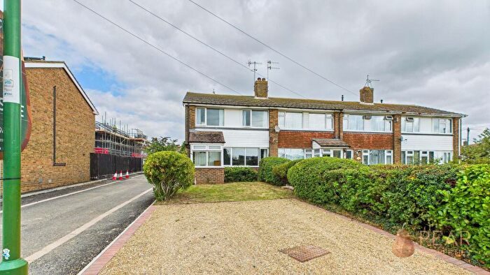 3 Bedroom End Of Terrace House For Sale In Gravelly Crescent, Lancing, BN15