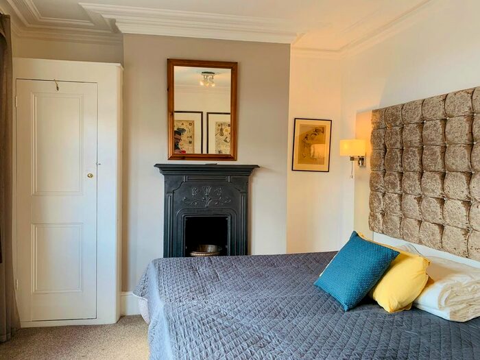 2 Bedroom Flat To Rent In Roman Road, London, E2