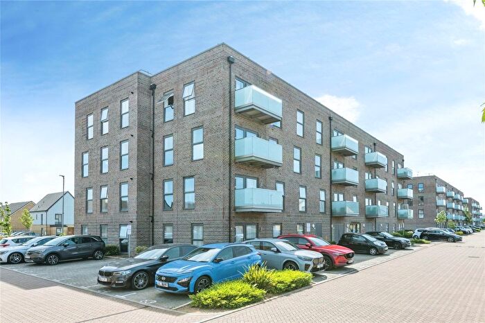 2 Bedroom Flat For Sale In Colliford Road, West Thurrock, Grays, Essex, RM20