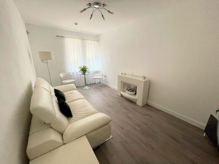 1 Bedroom Apartment To Rent In Oceana Boulevard, Southampton, SO14