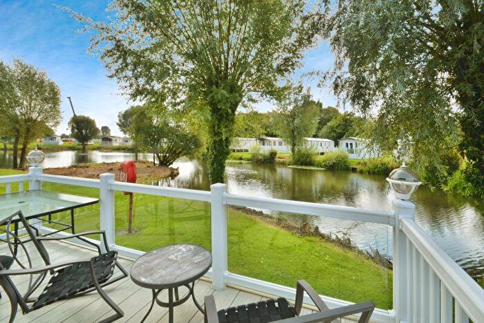 3 Bedroom Detached House For Sale In Kingfisher Lake, Cirencester, GL7