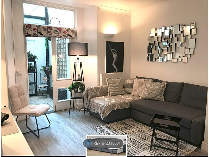 Studio To Rent In Queen's Gate, London, SW7