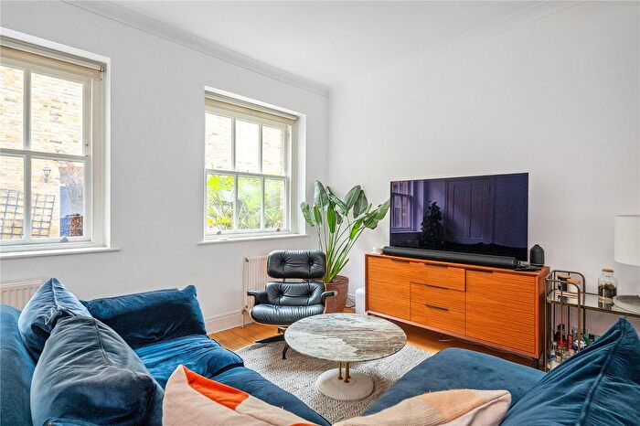 2 Bedroom Mews To Rent In Hardwicke Mews, London, WC1X